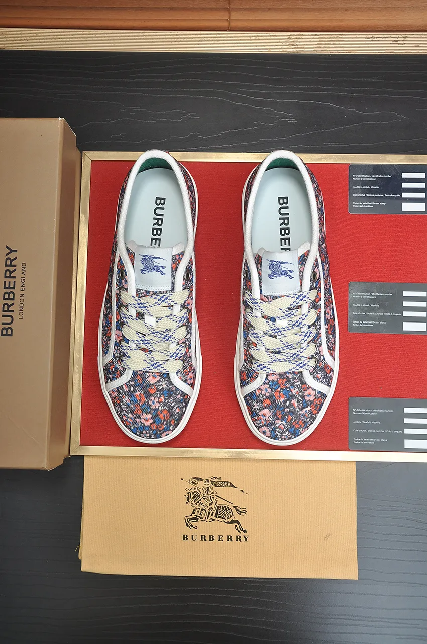 Men's shoes💰460💶【Burberry】Classic low-top sneakers｜Imported cowhide with classic plaid fabric｜Cow leather lining｜Original outsole｜Fine workmanship and comfortable to wear Size: 38-44 (customized at 45)